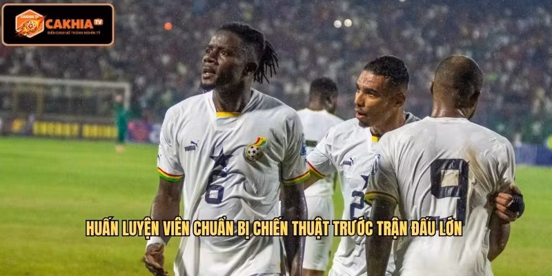 Huấn luyện viên chuẩn bị chiến thuật trước trận đấu lớn 